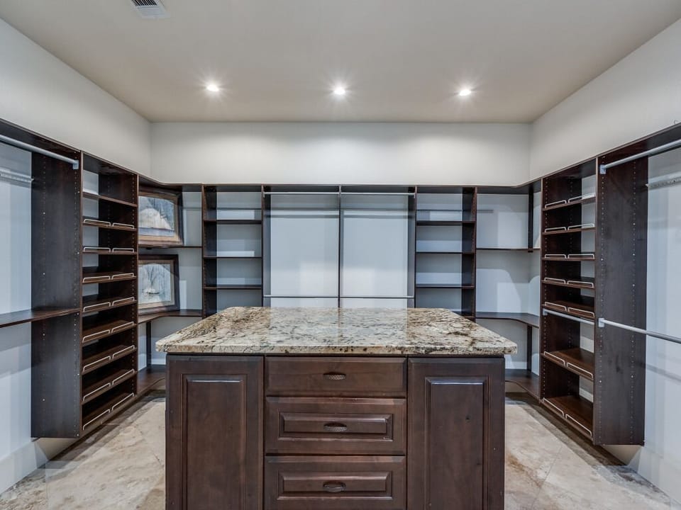 Walk in closet