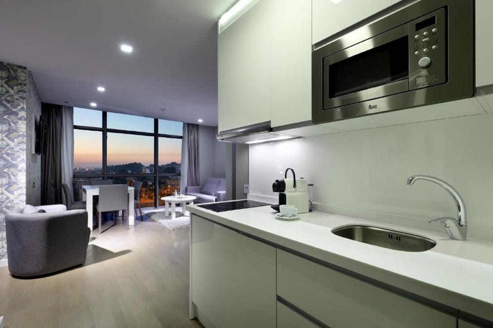 Family Room | Private kitchenette | Microwave, stovetop, electric kettle, dining tables