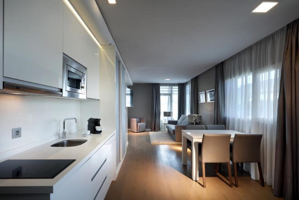 Superior Room | Private kitchen | Microwave, stovetop, electric kettle, dining tables