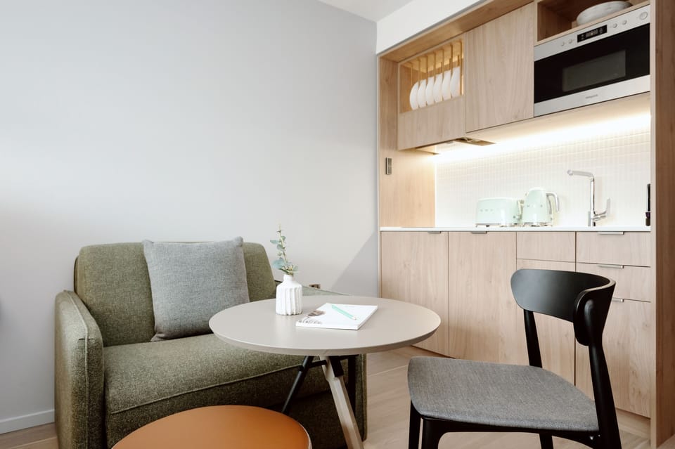 Studio Apartment, Sleeps 3 | Blackout drapes, iron/ironing board, free WiFi, bed sheets