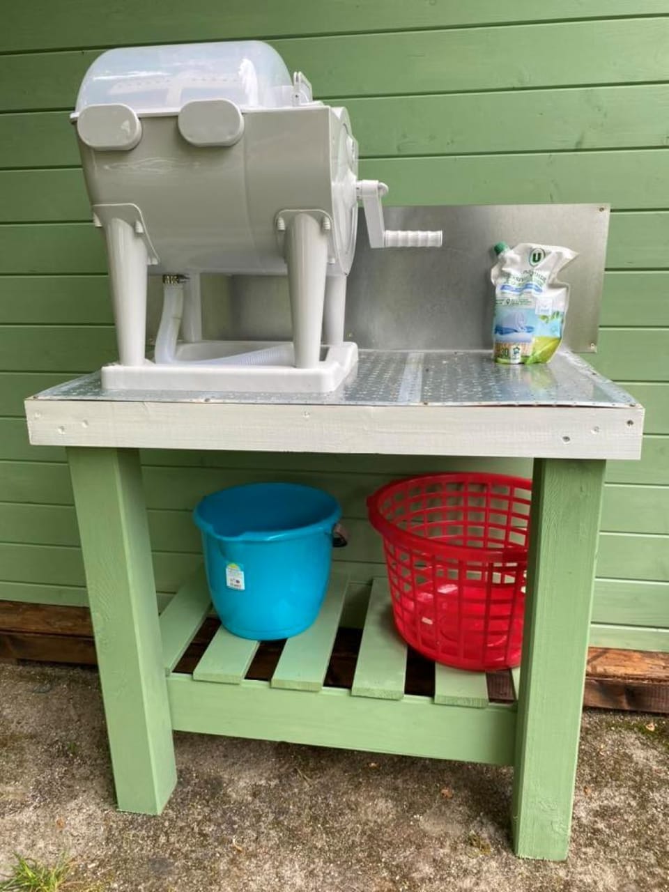 Manual washing machine with ECO washing liquid