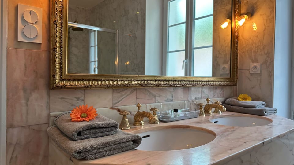 Presidential Suite, Private Bathroom, Park View | Bathroom | Shower, rainfall showerhead, hair dryer, bathrobes