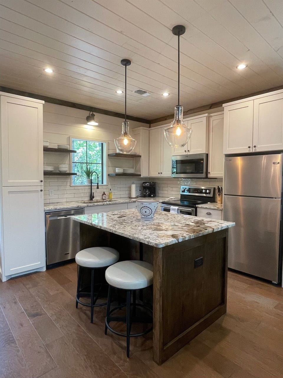Well-appointed kitchen for your cooking and entertaining enjoyment.