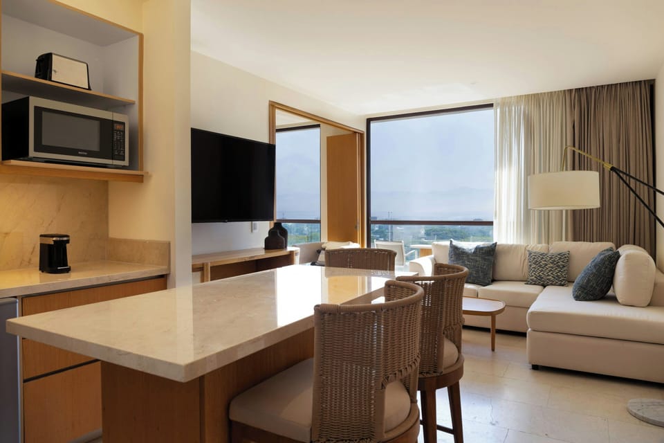 Suite, 1 King Bed with Sofa bed, Mountain View (Master, All-Inclusive, Torre Zafiro) | Premium bedding, free minibar, in-room safe, individually decorated