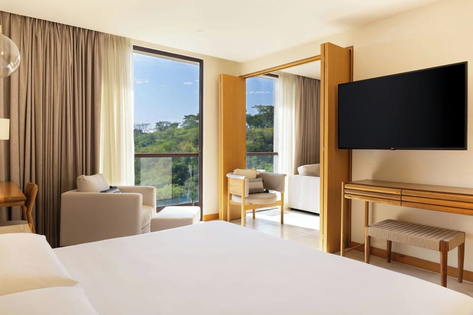 Suite, 1 King Bed with Sofa bed, Mountain View (Master, All-Inclusive, Torre Zafiro) | Premium bedding, free minibar, in-room safe, individually decorated