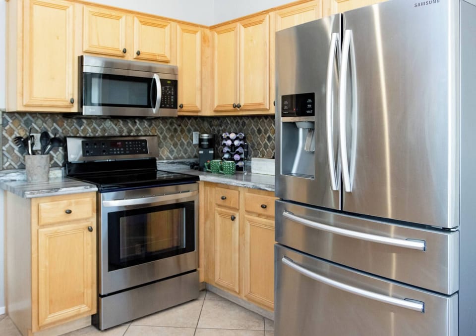 The kitchen is stocked with cooking and baking supplies. Although we do stock spices, baking sheets etc, we are not responsible for making sure that consumables are available.