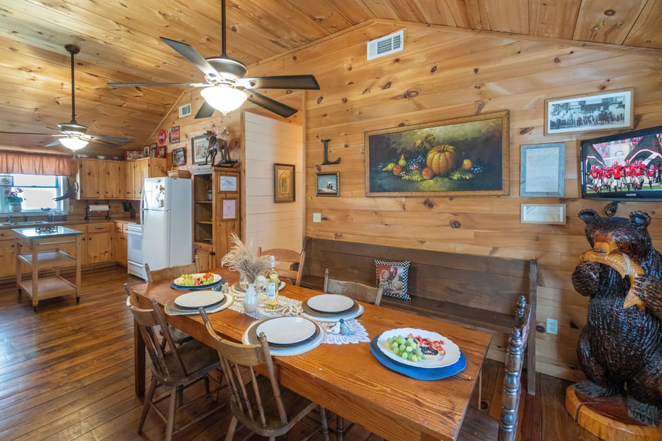 Inviting tablescape makes you want to pull up a chair and stay awhile