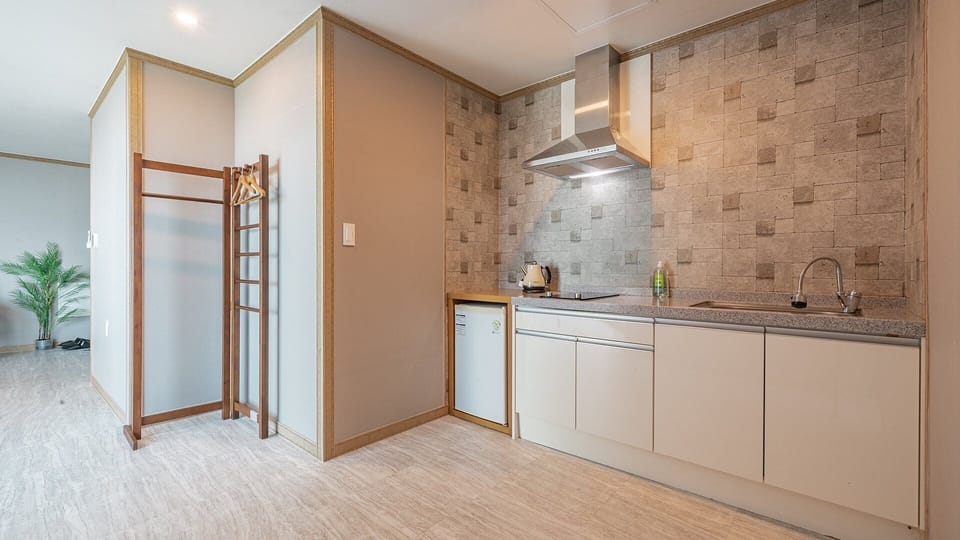 J. View Suite | Free WiFi