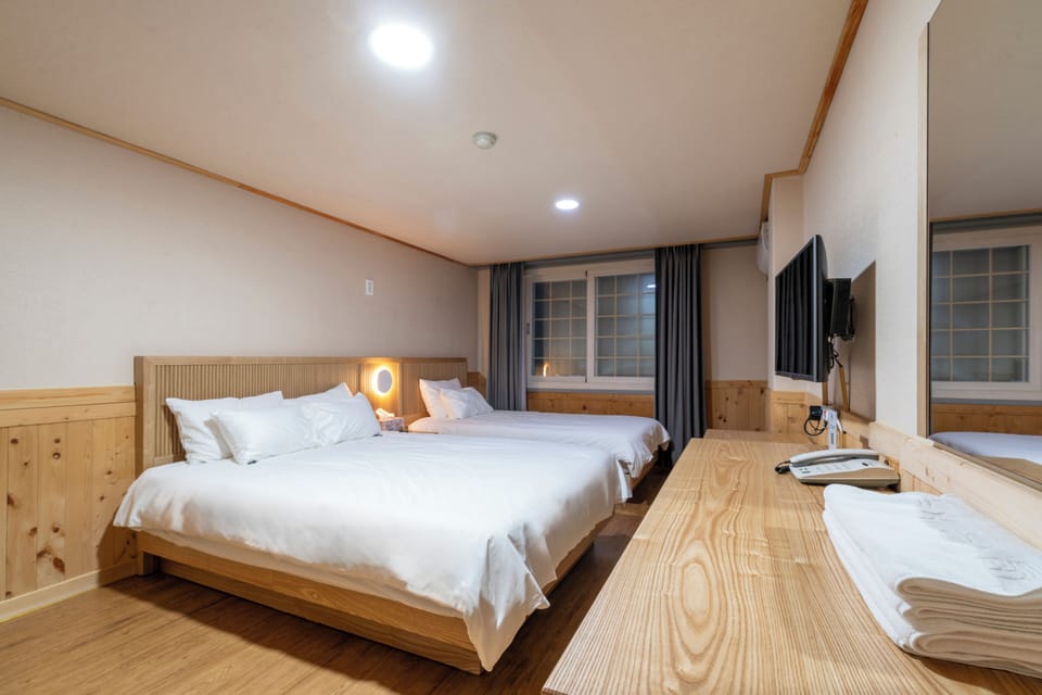 Triple Room | Free WiFi, bed sheets