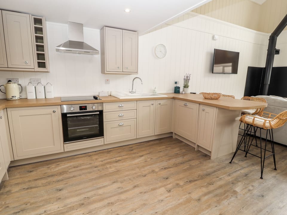 Cottage | Private kitchen | Fridge, microwave, dishwasher, electric kettle