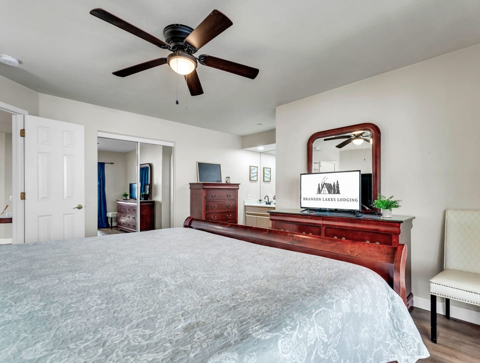King sized bed in master with en suit bathroom. Access to sun porch.