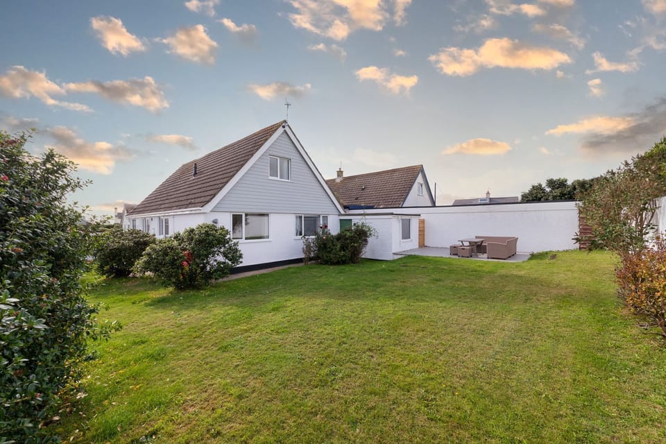 Spring Tide - Back garden