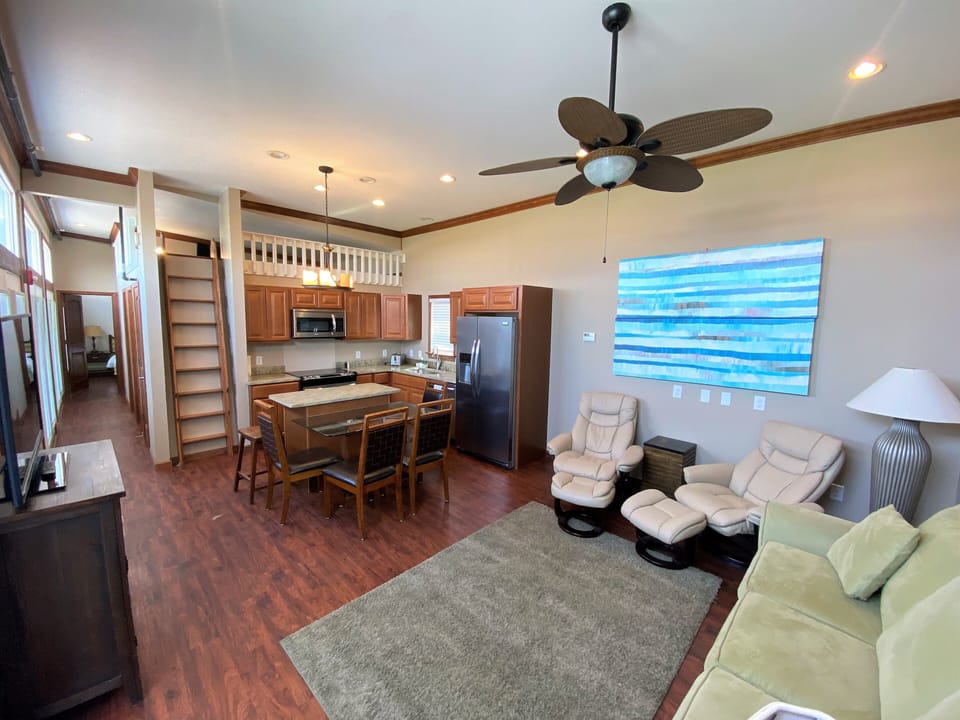 Deluxe Villa | Private kitchen | Mini-fridge, coffee/tea maker