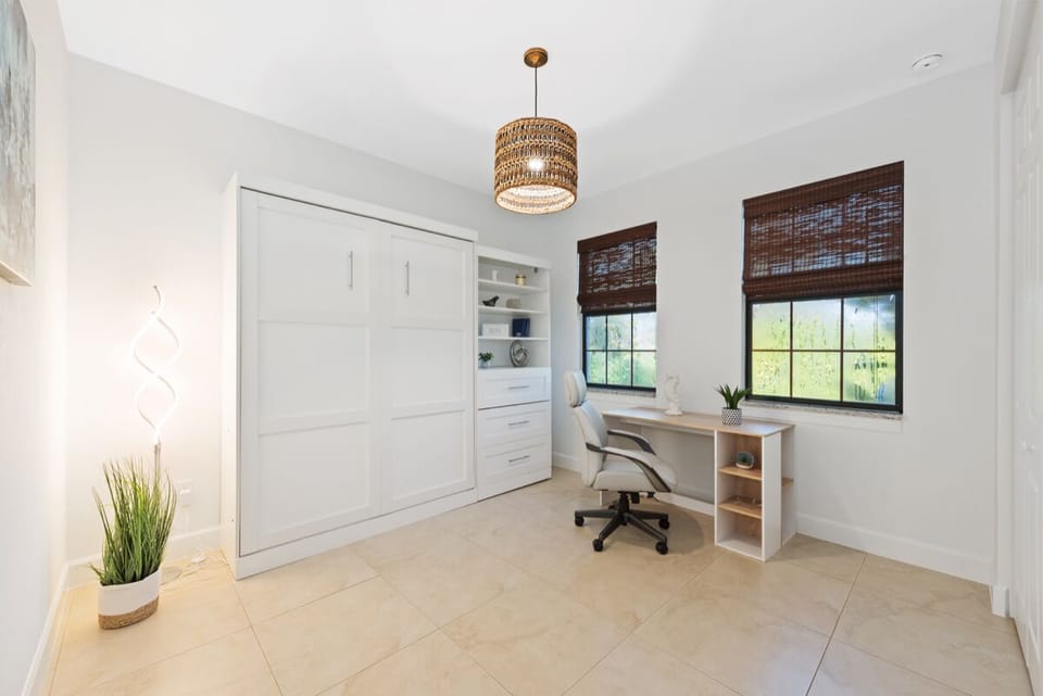 Office/ Bedroom 3- queen size