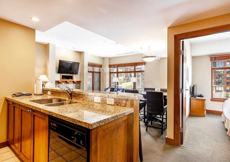 Kitchen / Living / Bedroom