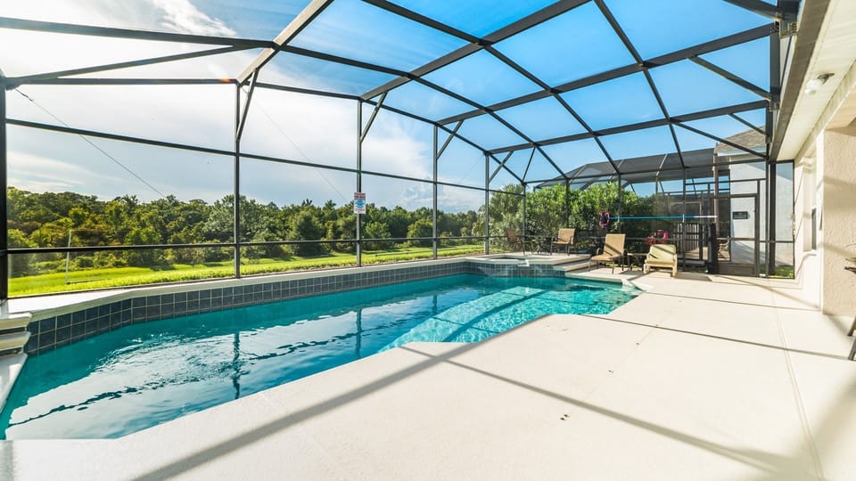 Beautiful 4 bed 3 bath villa located in Windsor Palms Resort