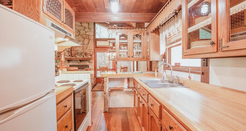 Well equipped kitchen to cook up big country dinners
