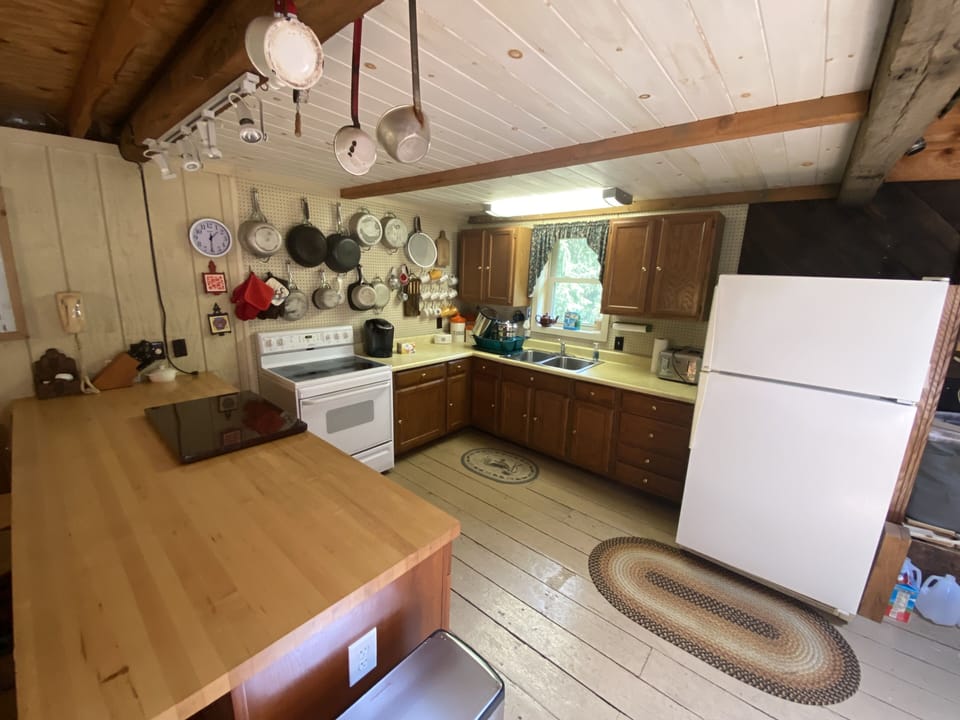 Full Kitchen, range,  refrigerator and microwave.