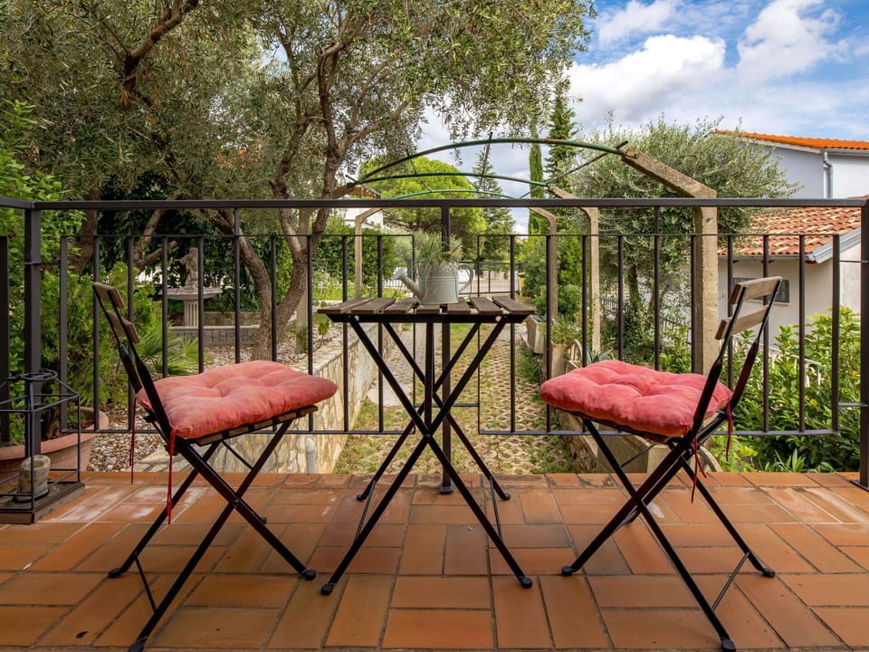 Plant, Sky, Cloud, Shade, Outdoor Furniture, Tree, Leisure, Grass, Tints And Shades, Landscape