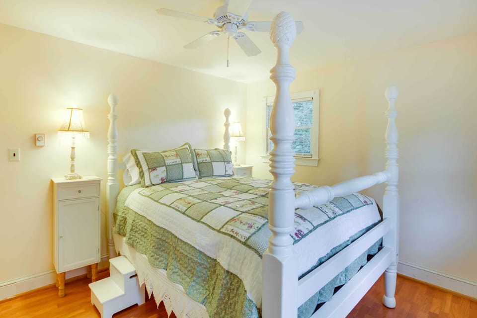 Bedroom 1 | Queen Bed