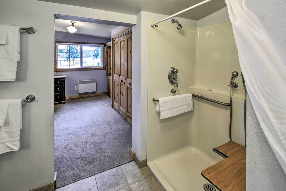 En-Suite Bathroom