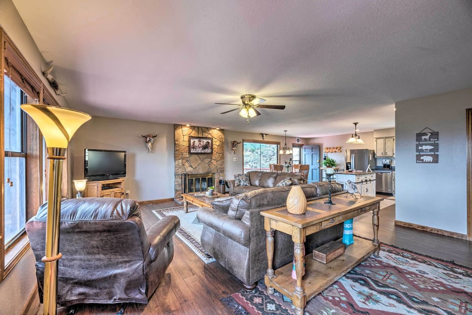 Living Room | Free WiFi | Central Heat & A/C