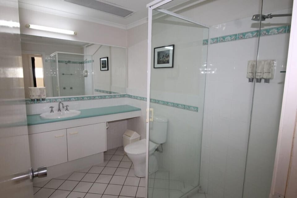 Villa 40 bathroom