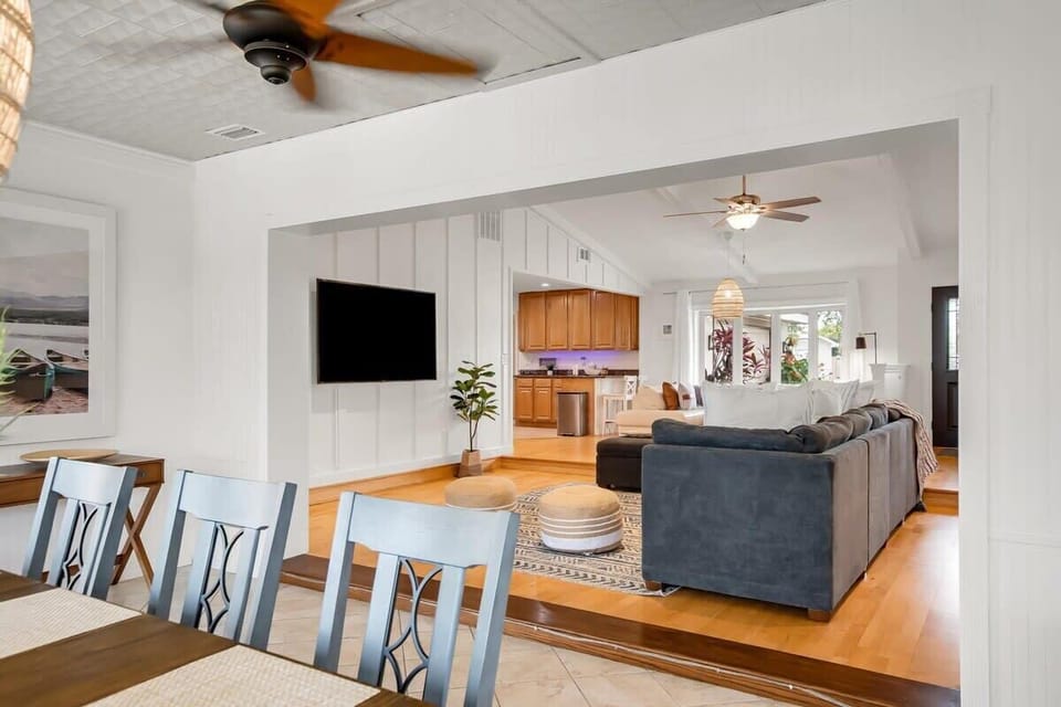 Dining room- seats 8