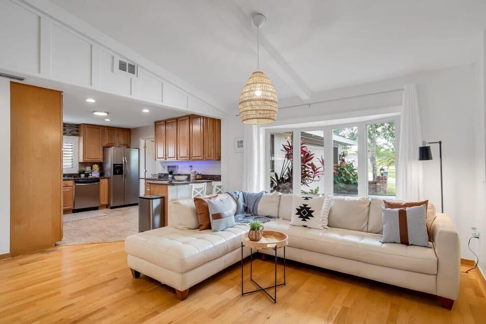 Family room + TV entertainment
