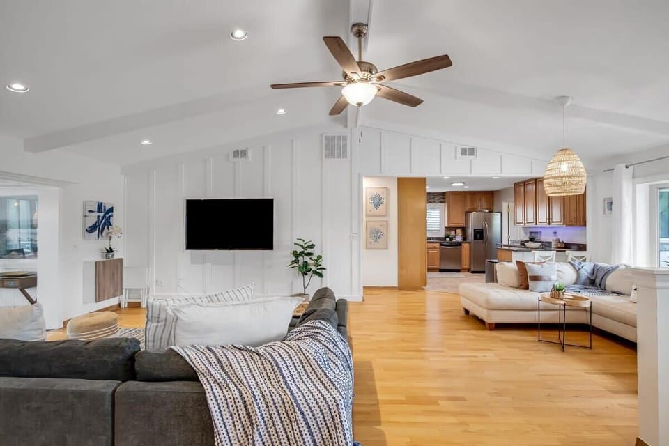 Family room + TV entertainment