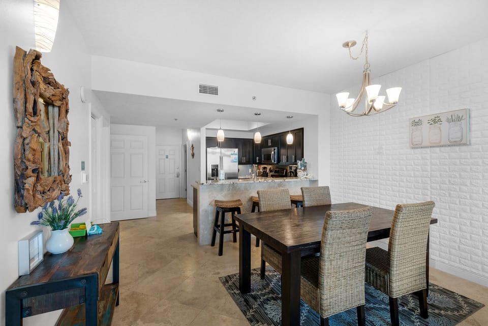 Dining room to kitchen