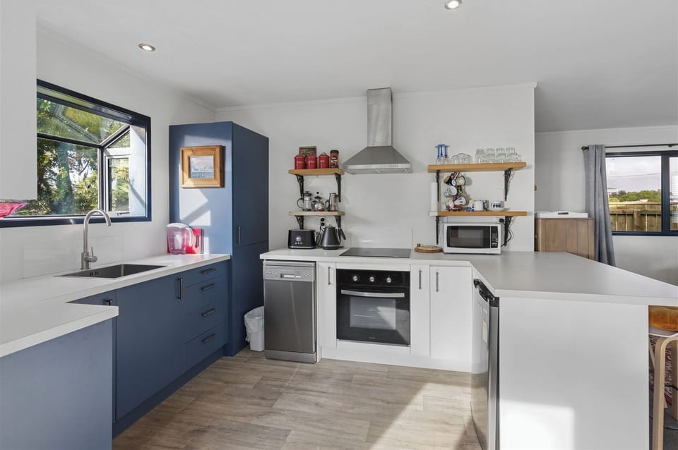 dishwasher, oven, underbench fridge