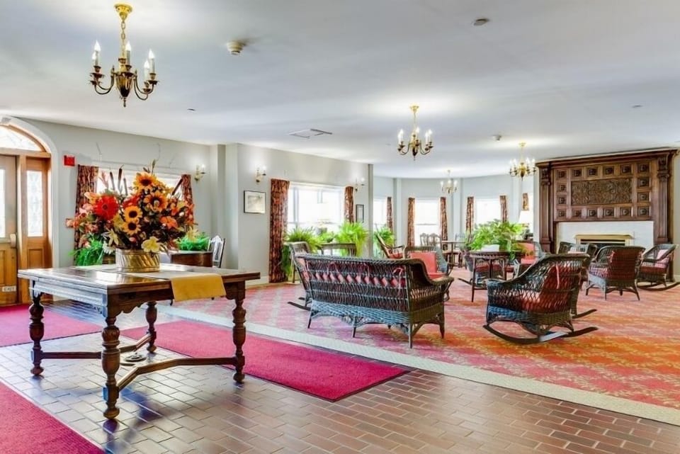 St. Elmo Lobby