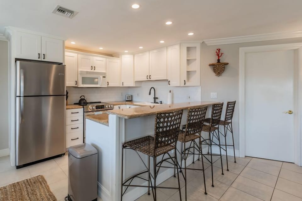 Kitchen/Breakfast Bar