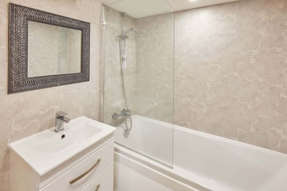 Lobster Pot Apartment, Whitby - Host & Stay