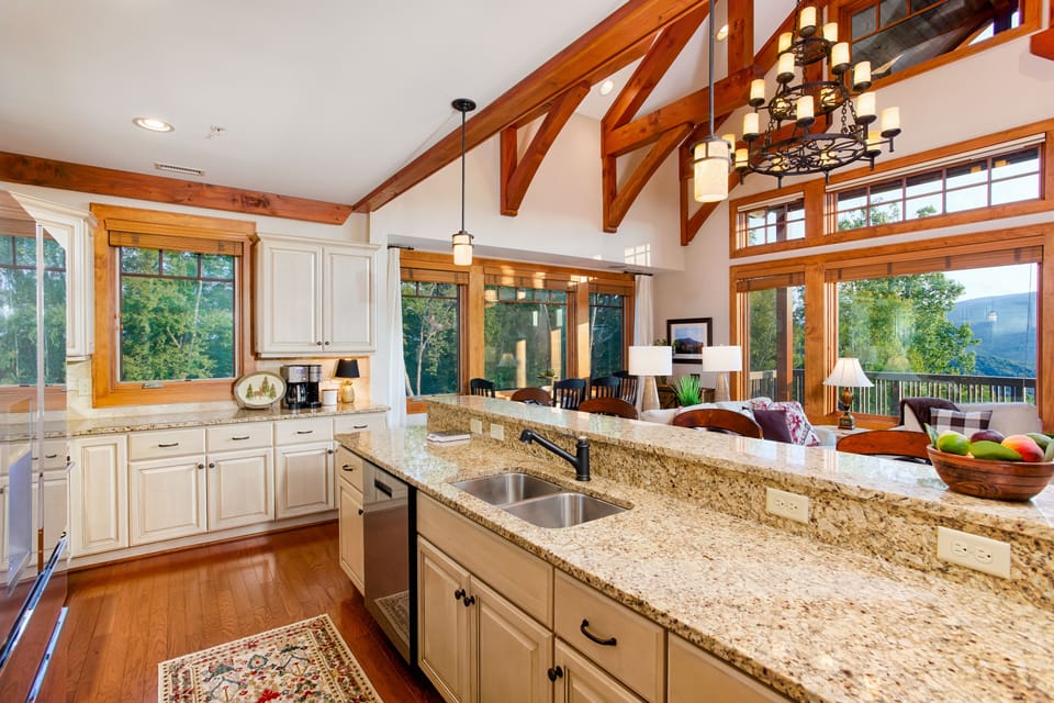 Beautiful and fully-equipped kitchen