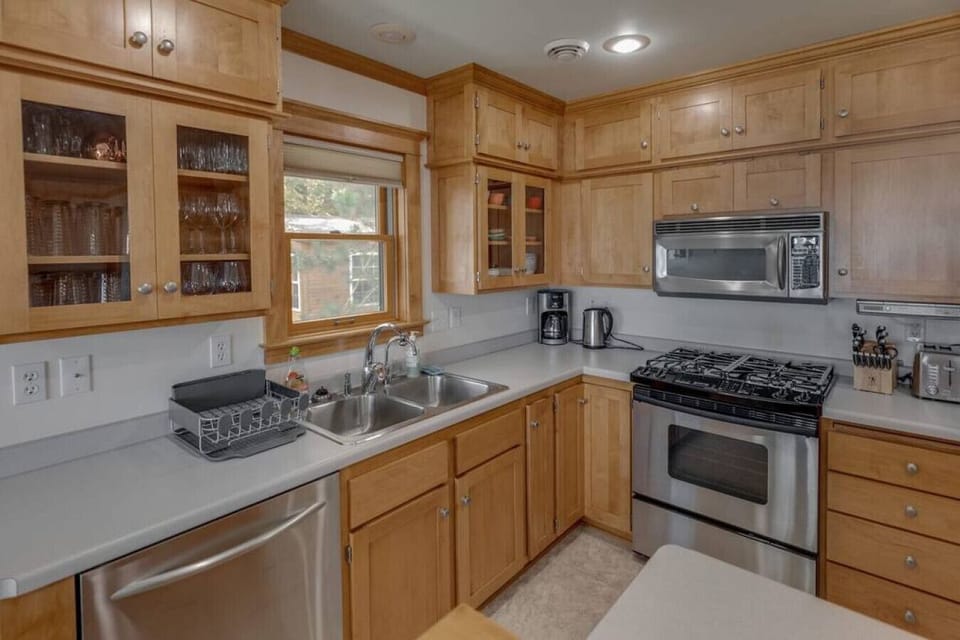 Great Fully Equipped Kitchen