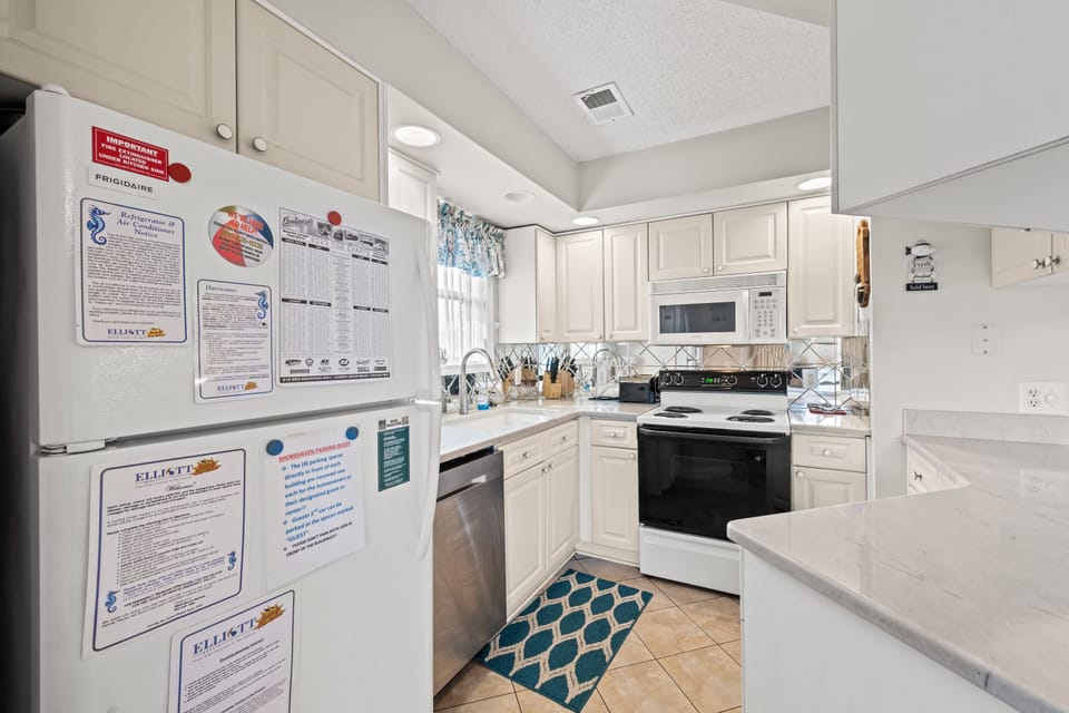Test out your cooking skills in this fully stocked kitchen.