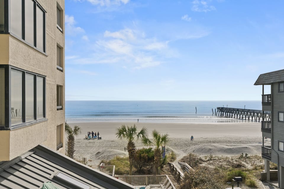 Enjoy a stunning ocean view from the balcony!