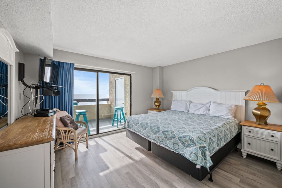 Wake up and walk out onto the balcony. Just look at that view! Fabulous!