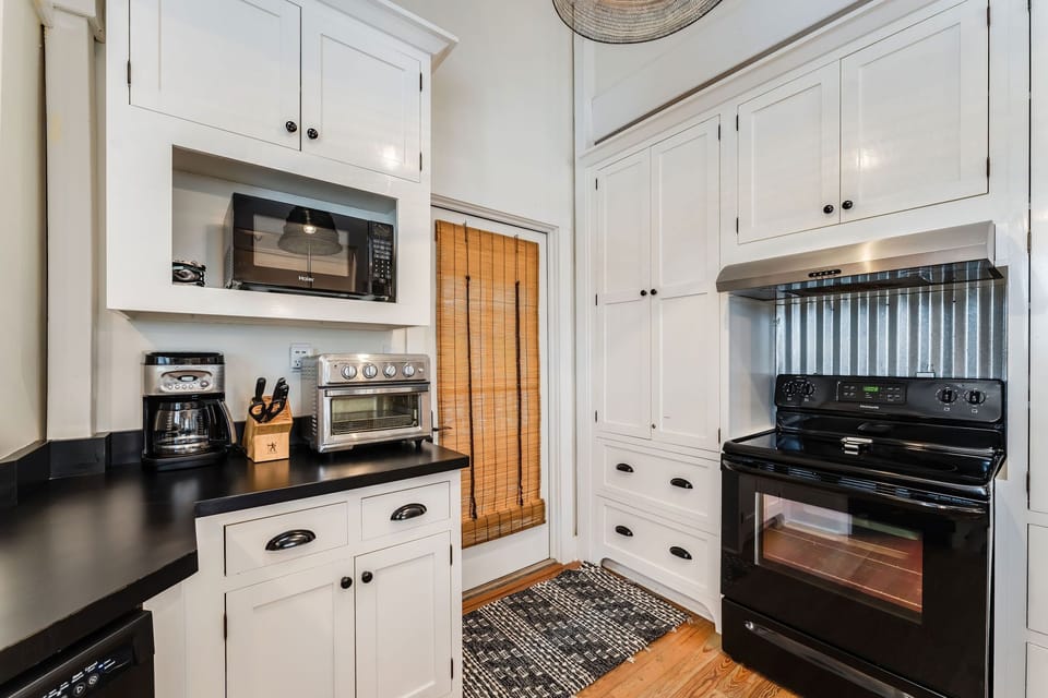 Fully stocked kitchen with all major appliances