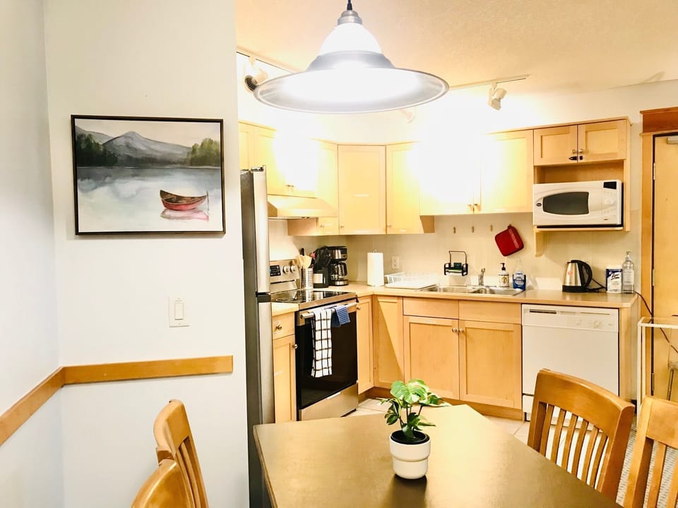 Dinning Area & Kitchen