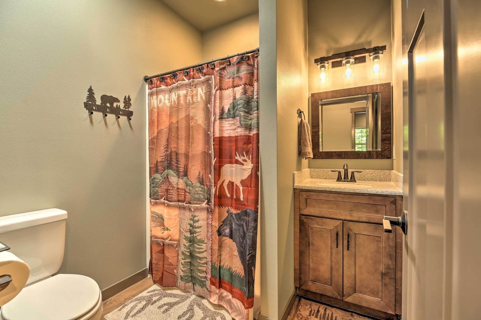 Full Bathroom | Complimentary Toiletries