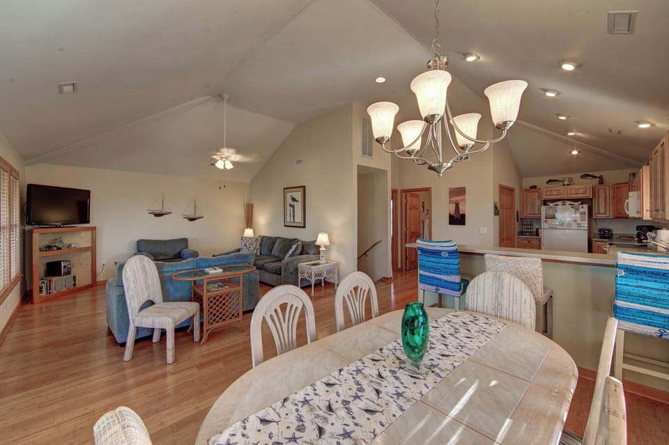 Dining Area (3)