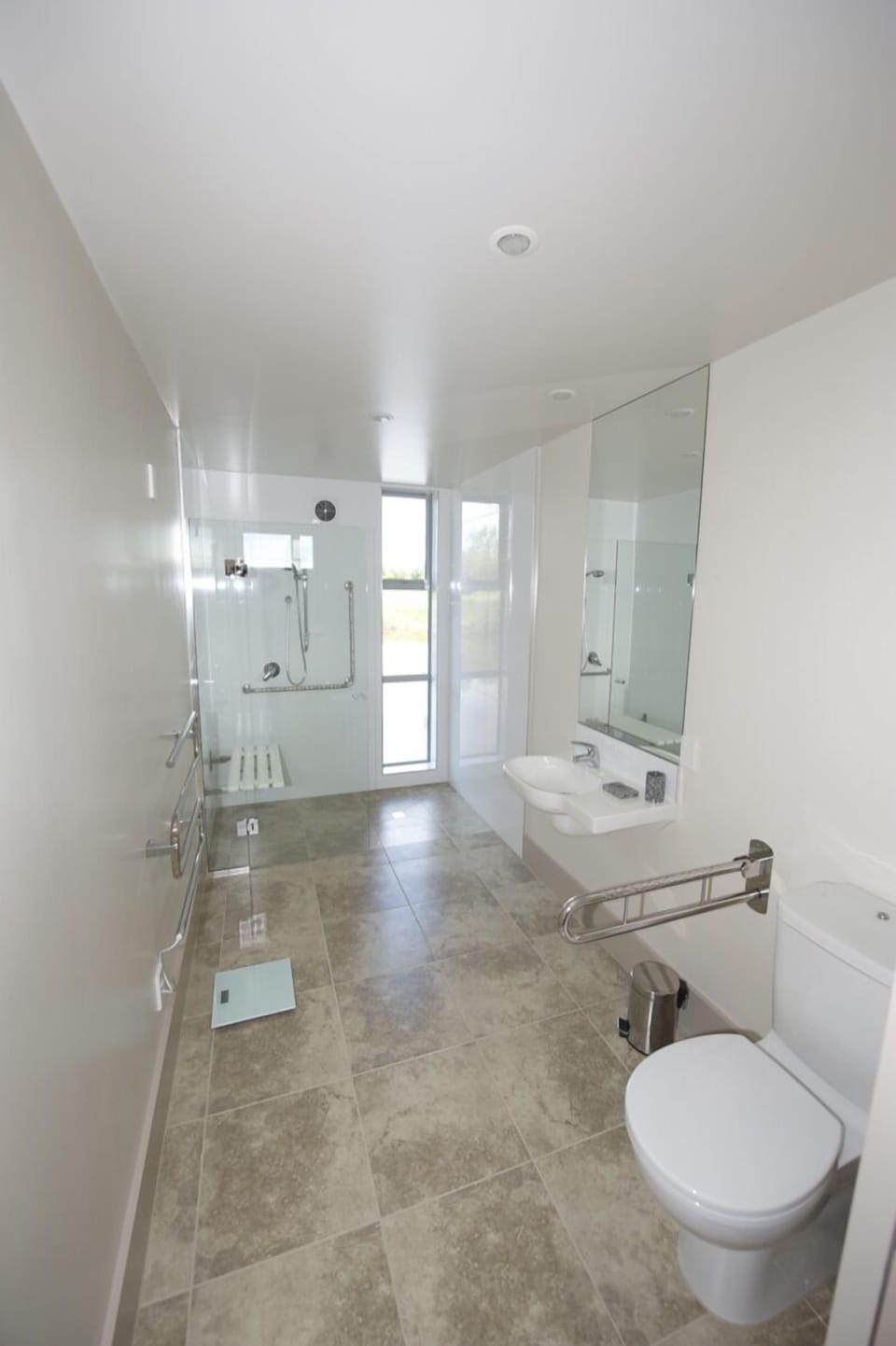 Aria Suite - Accessible | Bathroom | Free toiletries, hair dryer, bathrobes, towels