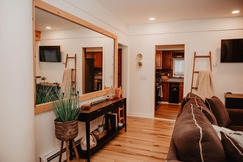 This cozy living space flows right off the kitchen— and the views? You’ll catch them no matter where you sit.