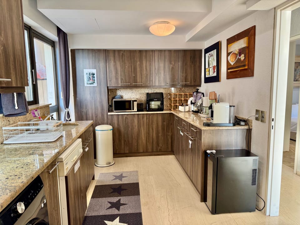 Apartment | Private kitchen | Fridge, microwave, oven, stovetop