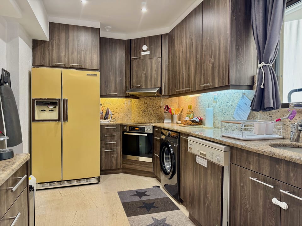 Apartment | Private kitchen | Fridge, microwave, oven, stovetop