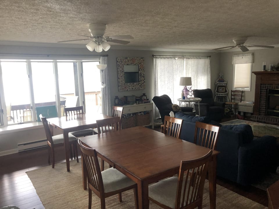 INSIDE DINING AREA - ADJUSTABLE TABLE