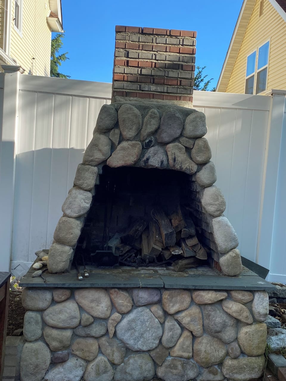 Outdoor fireplace